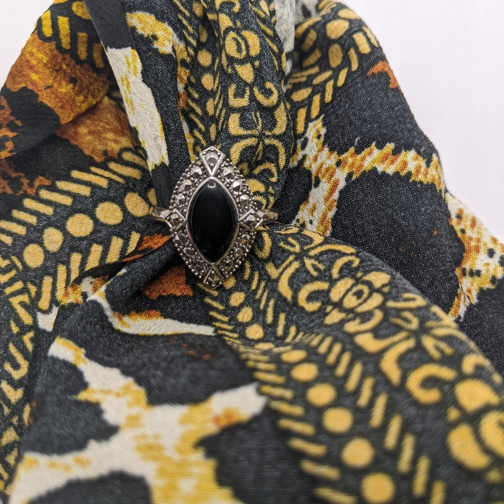 Black stone fashion ring